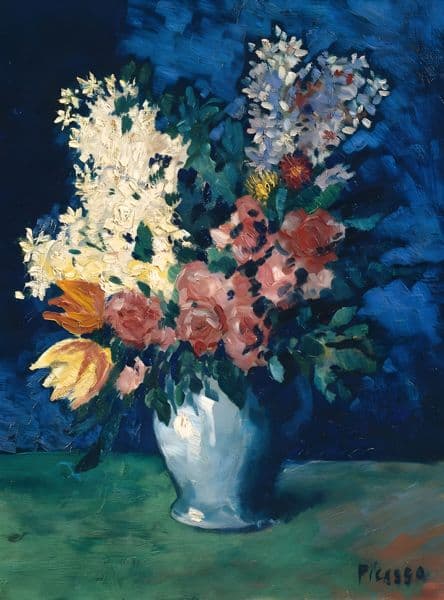 Blomster i vase på blått